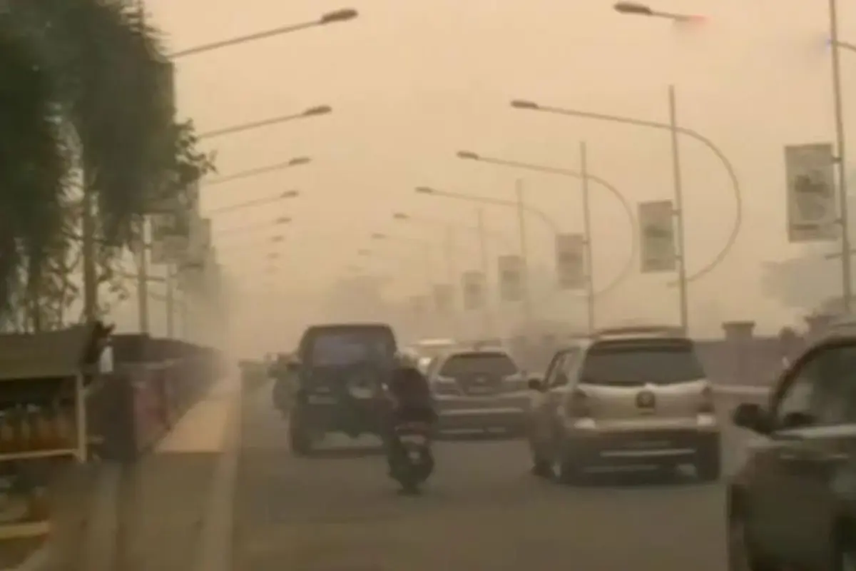 Kota Jambi Masih Disesaki Kabut Asap Pekat