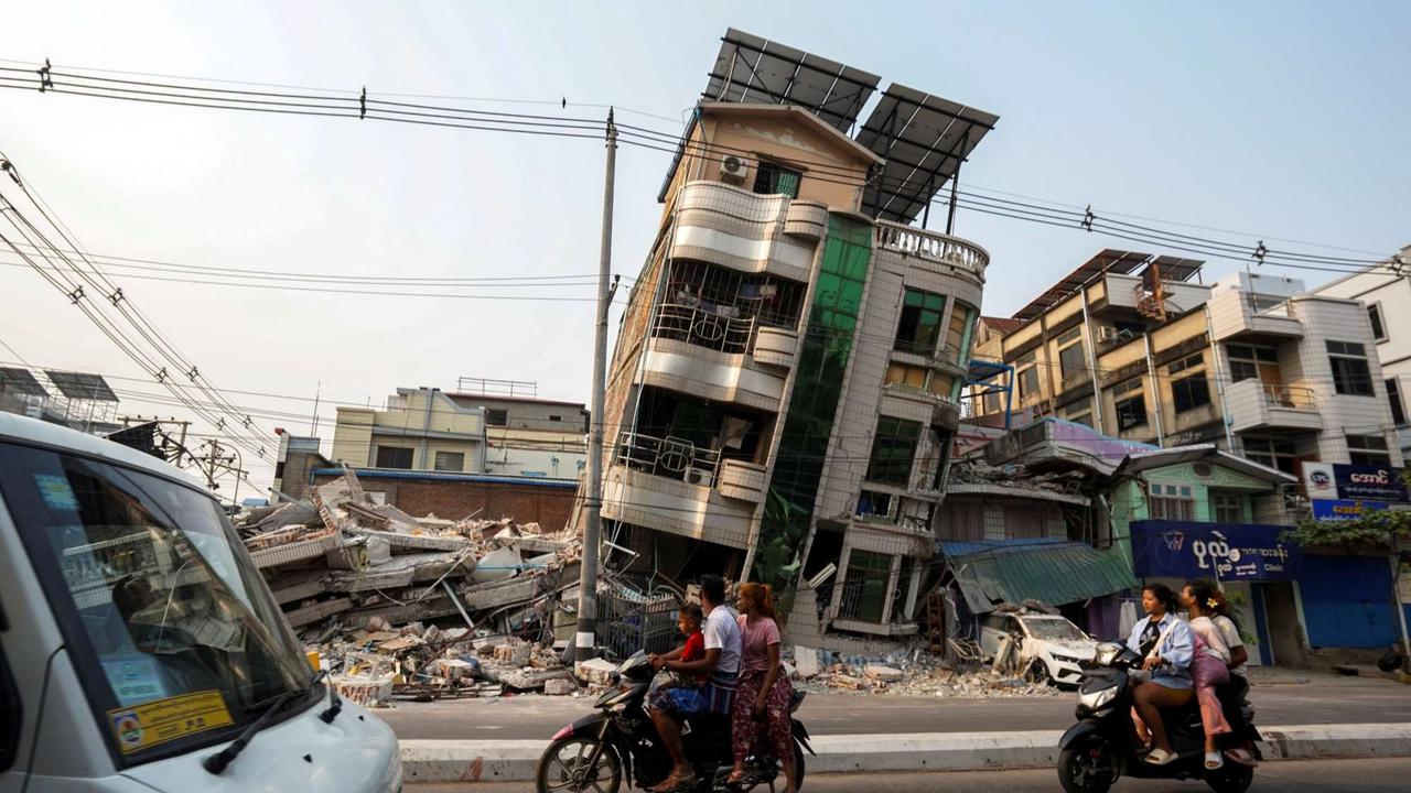 Kehancuran bangunan akibat gempa mematikan Myanmar
