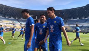 Saddil Ramdani dan Dion Markx tengah menjalani latihan bersama skuad Persib Bandung. (Bola.com/Erwin Snaz)