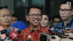 Direktur Pelayanan Tahanan dan Pengelolaan Benda Sitaan dan Barang Rampasan Negara Kemenkumham, Heni Yuwono didampinggi pegawai KPK memberikan keterangan usai melakukan kunjungan ke rutan KPK di Gedung KPK, Jakarta, Kamis (20/6/2019). (merdeka.com/Dwi Narwoko)