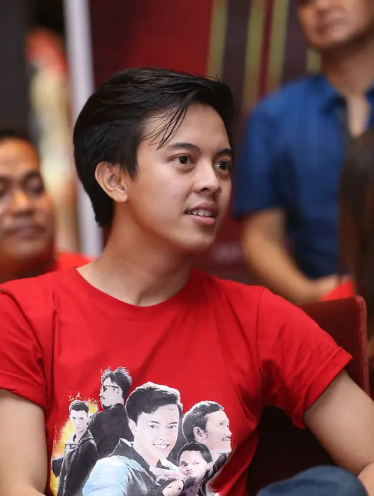 Disebut mengikuti jejak mantan satu boyband, Morgan yang lebih dahulu sukses di film, Bisma menampik jika ia terjun ke dunia film lantaran hanya aji mumpung. (Andy Masela/Bintang.com)