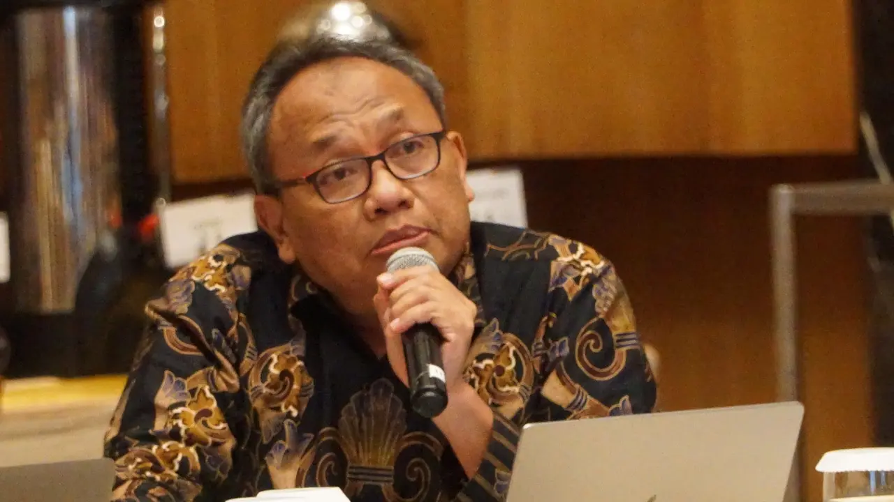 Direktur Inventarisasi Gas Rumah Kaca dan Monitoring Pelaporan Verifikasi, Ditjen Pengendalian Perubahan Iklim, Kementerian Lingkungan Hidup dan Kehutanan Ir Hari Wibowo