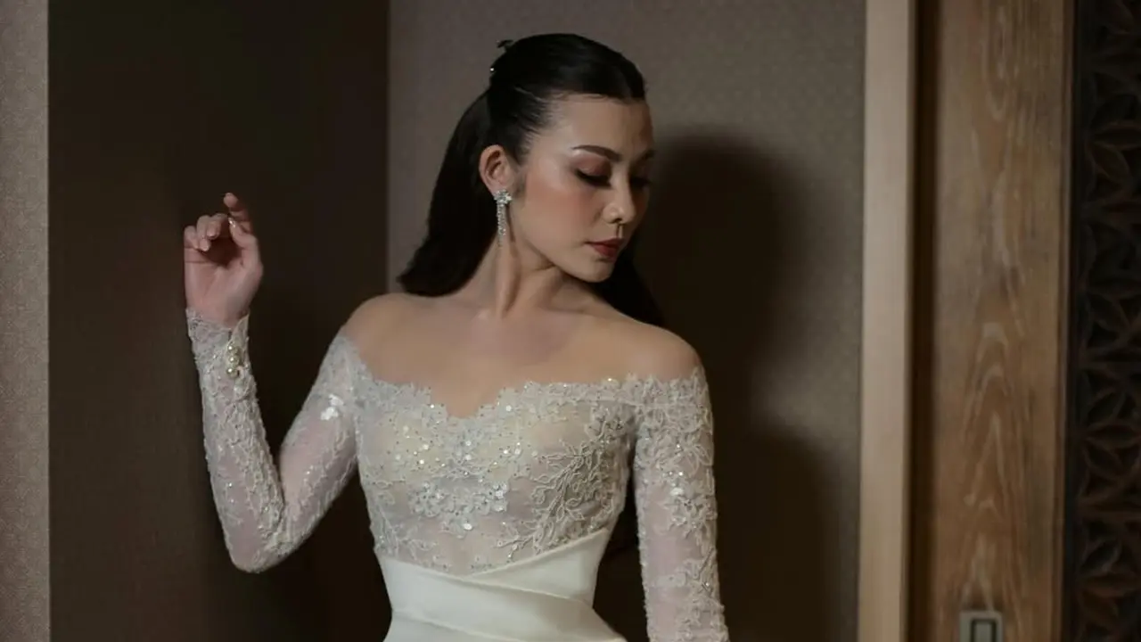 Detail Busana Pengantin Haviza Devi Anjani di Malam Resepsi, Ada Bordir Penuh Makna pada Veil