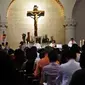 Misa Natal di Gereja Katedral Semarang, Jateng, Jumat (25/12). Misa dipimpin Romo FX. Sukendar dengan tema &quot;Kelahiran Yesus Menyemangati Keterlibatan Umat dalam Hidup Gereja dan Masyarakat&quot;.