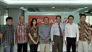 Kepala Bareskrim Polri, Komisaris Jenderal Budi Waseso (berdasi) berpose bersama Liputan6.com usai melakukan audiensi, Jakarta, Kamis (4/6/2015). (Liputan6.com/Johan Tallo)