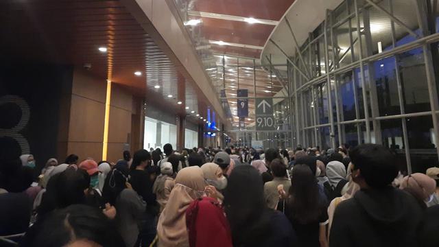 Penggemar NCT 127 Rela Antri Tukar Tiket Demi Bisa Bertemu Idola