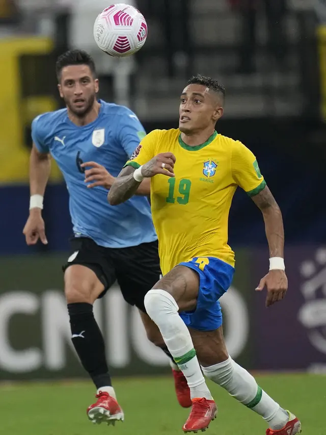 FOTO: Brasil Lumat Uruguay di Kualifikasi Piala Dunia 2022