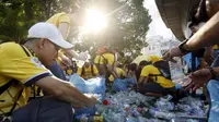 Pendemo yang membentuk lautan manusia berwarna kuning itu berjalan di ibukota Malaysia 2 hari kemarin.