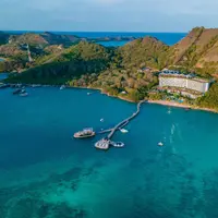 Dijalankan bersama masyarakat setempat, sekolah, organisasi konservasi, dan pemerintah, program-program ini menegaskan pandangan AYANA Komodo bahwa pariwisata mewah harus berjalan bersamaan dengan kepedulian terhadap lingkungan, manusia, dan warisan budaya setempat. [Dok. AYANA Komodo]