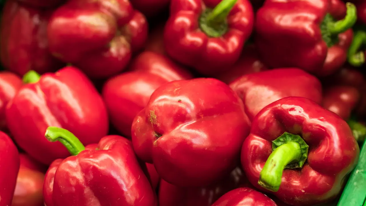 paprika-kezo