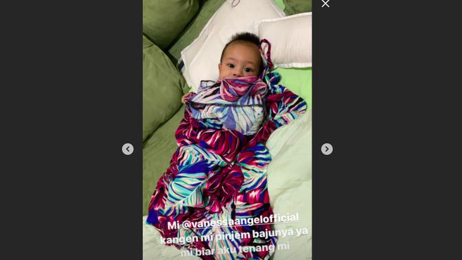 Baju Vanessa Angel Jadi Selimut untuk Anaknya Agar Bisa Tidur Tenang. (instagram.com/bibliss)