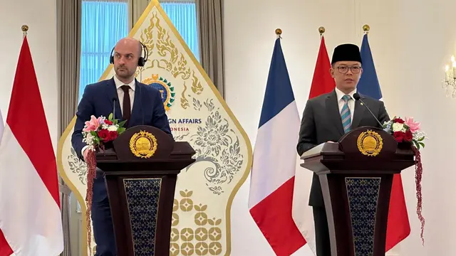 Pertemuan bilateral antara Menteri Luar Negeri RI Sugiono (kiri) dan Menteri Eropa dan Luar Negeri Prancis Jean-Noel Barrot (kanan) di kantor Kemlu RI, Rabu (26/3/2025). (Liputan6.com/Benedikta Miranti)