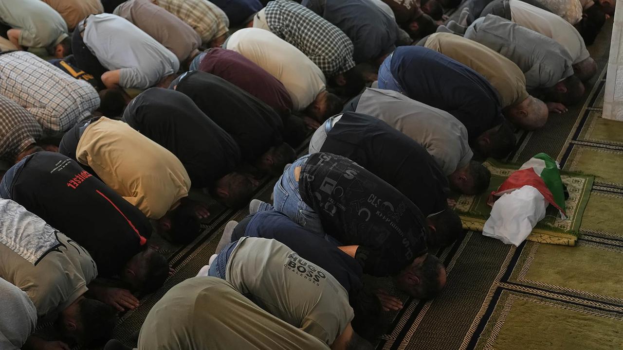 FOTO: Bayi Palestina Tewas Setelah Mobil Keluarga Ditembak Israel