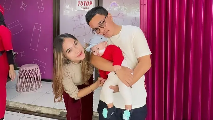 Nadya Shavira dengan suami dan anak (Instagram/nadshavv)