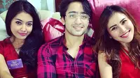 Ayu memang diketahui dekat dengan Shaheer. Keduanya terlibat dalam acara yang sama. 