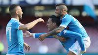 Selebrasi para pemain Napoli setelah Jose Callejon mencetak gol ke gawang Hellas Verona, Minggu (10/4/2016). (Reuters/Albert Gea)