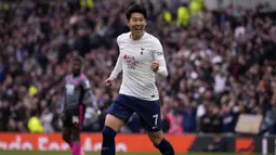 CR-7 mampu mengungguli raihan gol kandang bintang Tottenham Hotspur, Son Heung-min yang baru mencetak 13 gol musim ini. (AP/Matt Dunham)