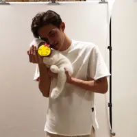 Beberapa hari setelah Arshaka lahir, Rey Mbayang dan Dinda Hauw langsung mengabadikan momen berharga tersebut. (Foto: YouTube/Rein TV)