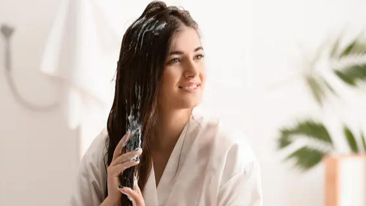 Hindari 7 Kebiasaan ini karena Bisa Merusak Rambut dan Menghilangkan Kilaunya