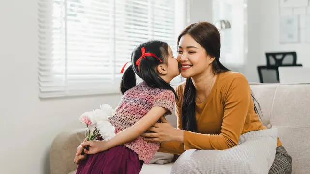 keluarga oktober ibu dengan anak cerdas