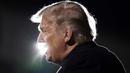 Presiden AS Donald Trump saat berbicara dalam rapat umum kampanye di Bandara Internasional Duluth di Duluth, Minnesota pada 30 September 2020. (AP Photo / Alex Brandon)