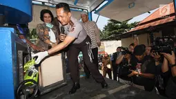 Kepada BNN Komjen Pol Budi Waseso memusnahkan barang bukti narkotika di Gedung BNN, Jakarta, Selasa (22/8). Barang bukti yang ditangani BNN tersebut merupakan hasil penindakan pada bulan Juli dan awal Agustus 2017. (Liputan6.com/Immanuel Antonius)