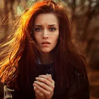 Cinta memang tak selalu bahagia, tapi bersama orang yang tepat, kamu takkan keberatan untuk merasakannya. (Foto: hdwallpapersrock.com)