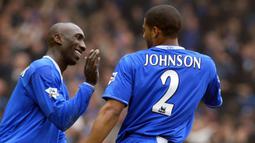 Jimmy Floyd  Hasselbaink. Eks striker Belanda berusia 50 tahun yang telah pensiun pada Juli 2008 bersama Cardiff City ini menjadi pembuka keran perpindahan pemain dari Atletico Madrid menuju Chelsea. Ia didatangkan Chelsea dari Atletico Madrid pada awal musim 2000/2001 dengan nilai transfer 22,5 juta euro. Bertahan selama 4 musim, Hasselbaink total tampil dalam 177 laga di semua ajang dengan torehan 87 gol dan 23 assist. Satu gelar juara dipersembhakannya yaitu Charity Shield tahun 2000. (AFP/Carl De Souza)