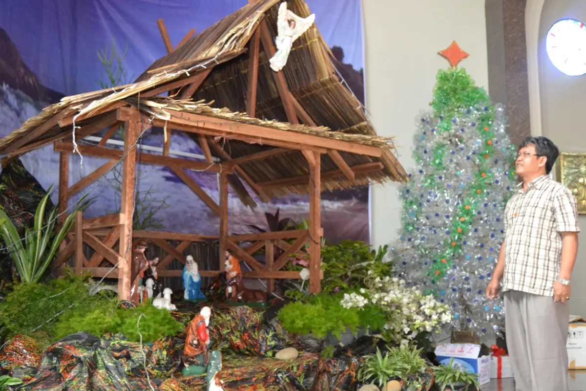 Gereja di Bengkulu Gelar Lomba Pohon Natal Daur Ulang 
