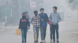 Kabut asap terus menyelimuti kota Lahore di Provinsi Punjab, Pakistan. (Arif ALI/AFP)