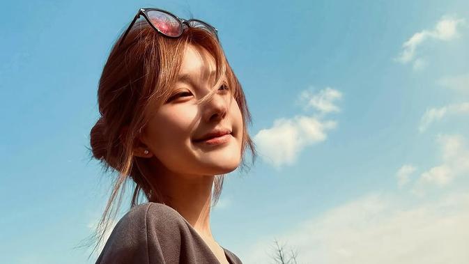 Pijat Meridian, Jurus Andalan Zhao Lusi untuk Kulit Glowing dan Peredaran Darah Lancar