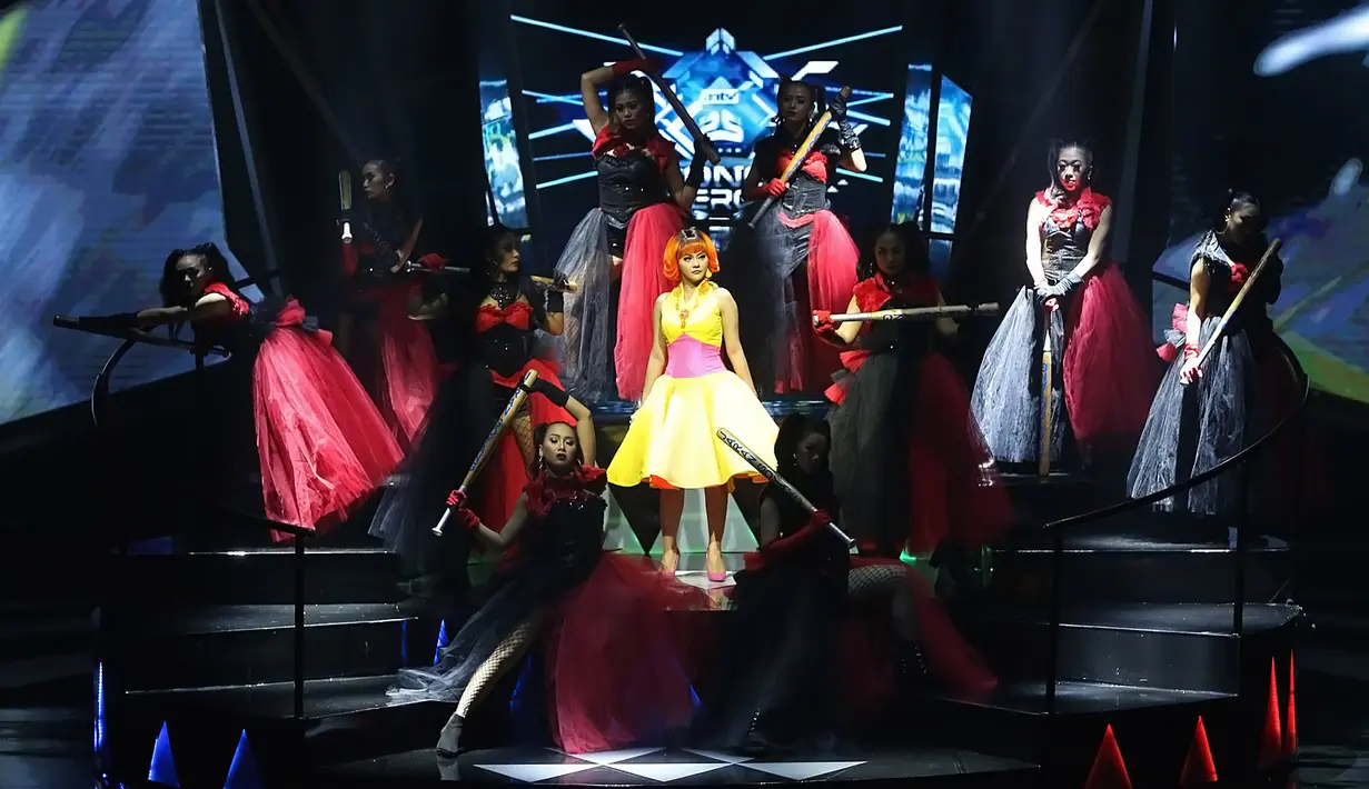 Virgoun, Rizky Febian, Wali, Via Vallen, Cita Citata, Robby Purba, Roy Kiyoshi, Sacred Riana, tampil memeriahkan acara yang disiarkan langsung dari 2 kota, Jakarta dan Surabaya. (Bambang E.Ros/Bintang.com)