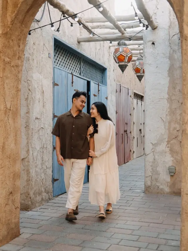 Febby Rastanty liburan ke Dubai dengan long dress. [@febbyrastanty]