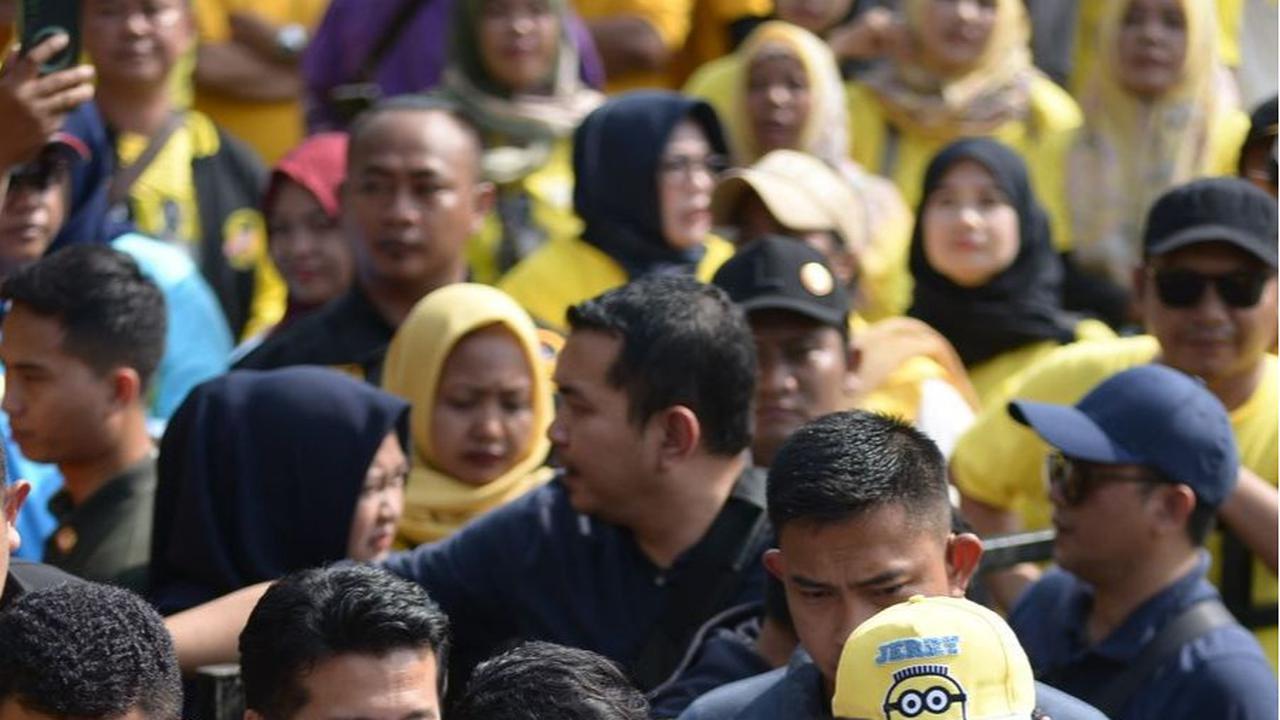 Relawan Mas Gibran Bagi-Bagi Sembako di Tiga Provinsi Berbeda