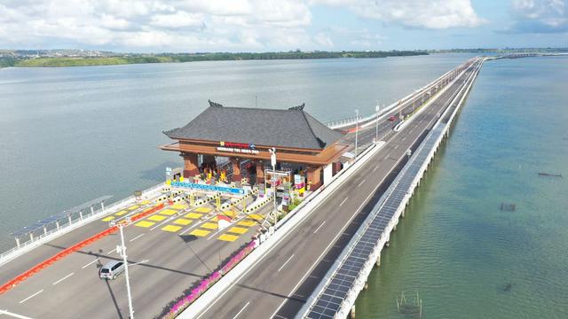 Dukung Presidensi G20, PLTS Jalan Tol Bali-Mandara Beroperasi