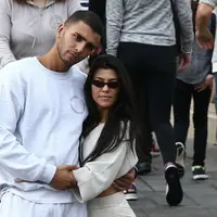 Younes Bendjima ingin Kourtney Kardashian tahu bahwa ia tak pernah berselingkuh dengan wanita lain. (Celebrity Insider)