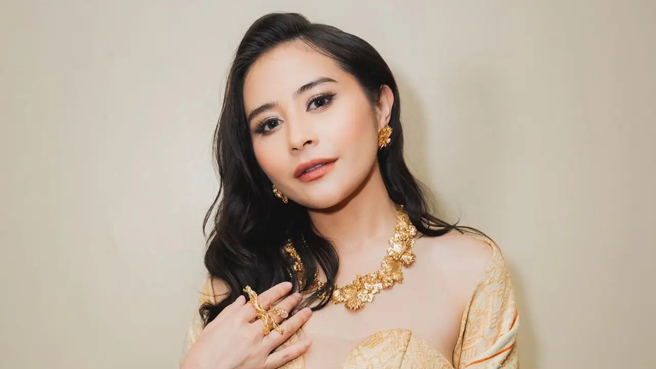 Prilly Latuconsina jadi juri di pemilihan Puteri Indonesia 2024. [Foto: Instagram/prillylatuconsina96]