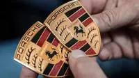 Badge Porsche kini alami perubahan, tampil lebih modern