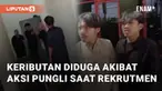 Keributan terjadi di kantor rekrutmen pekerja di Kebayoran Lama, Jakarta Selatan. Keributan dipicu oleh permintaan sejumlah uang kepada pelamar kerja oleh kantor rekrutmen tersebut