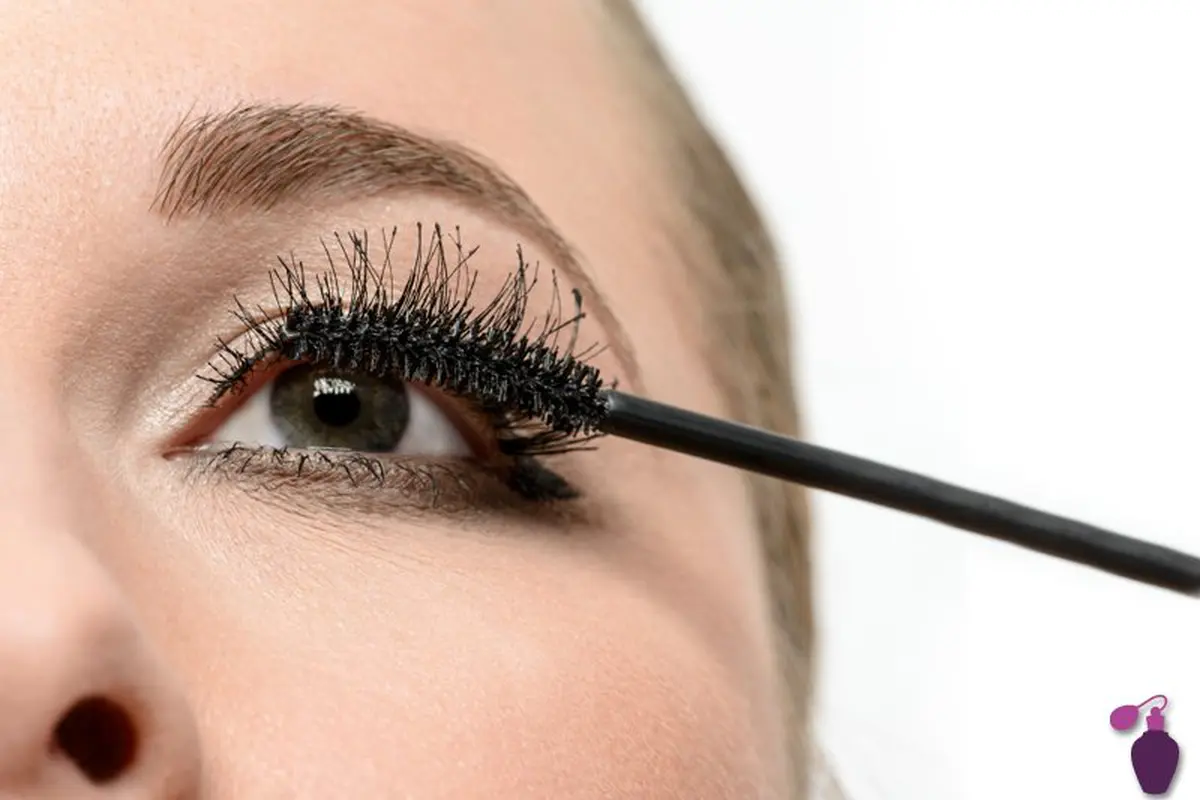 Waspada 3 Bahan Pengawet Berbahaya dalam Mascara