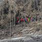 Petugas penyelamat melakukan operasi pencarian pascaerupsi Gunung Semeru di Desa Curah Kobokan, Lumajang, Jawa Timur, 10 Desember 2021. Saat ini, operasi pencarian korban erupsi Gunung Semeru terkendala material yang menimbun masih panas. (Juni Kriswanto/AFP)