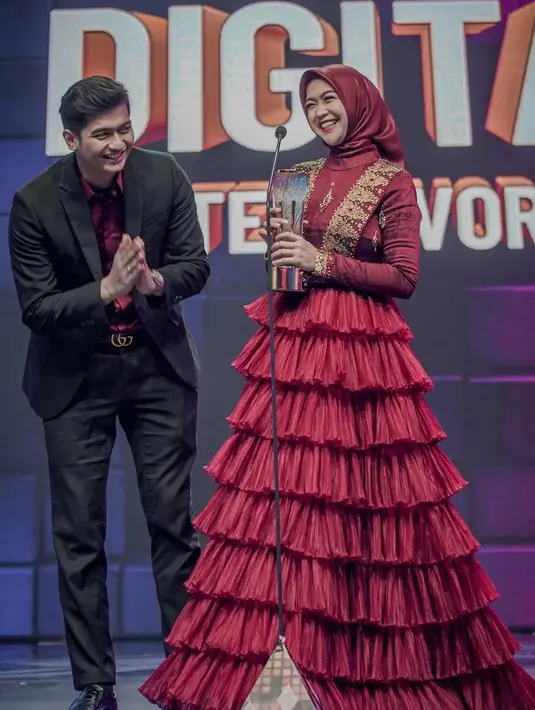 [Instagram/riaricis1795]