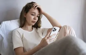 Menghabiskan Waktu Lama di Internet Punya Dampak Buruk, Ini Faktanya
