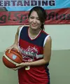 Maria Selena satu-satunya perempuan yang tergabung dalam tim basket All Star Selebriti. Dalam HIPMI Cup 2016, yang mempertemukan HIPMI All Star Vs All Star Celebrity. (Andy Masela/Bintang.com)