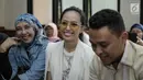 Cinta Ratu didampingi kuasa hukumnya dan ibunya saat menunggu sidang cerai di Pengadilan Agama Jakarta Selatan, Senin (12/3). Sebelum memasuki ruang sidang, ia enggan berkomentar banyak terkait sidang perceraiannya hari ini. (Liputan6.com/Faizal Fanani)