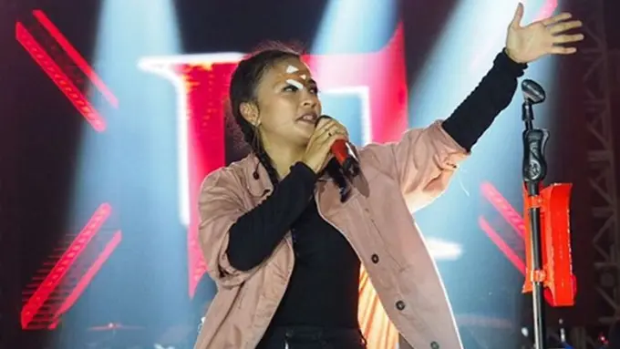 [Bintang] Editor Says: Salut atas Totalitas Tantri Kotak