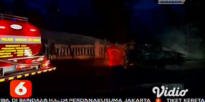 VIDEO: Minibus Ludes Terbakar di Banyuwangi, Pasutri Selamat dari Musibah