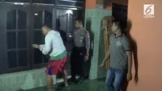 Seorang pria menghabisi nyawanya sendiri dengan cara gantung diri di dalam rumah.
