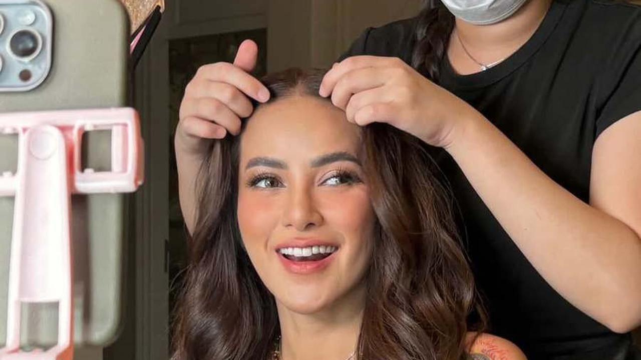 7 Potret Olla Ramlan Tampil Cantik Setelah Lepas Hijab, Kini Temukan Arti Perjalanan Hidup
