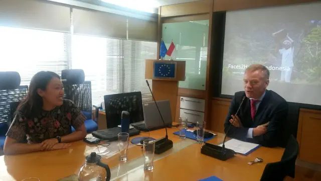 Laura Kana Chan (kiri) bersama Duta Besar Uni Eropa untuk Indonesia Vincent Guerend di Jakarta (27/3) (Rizki Akbar Hasan/Liputan6.com)